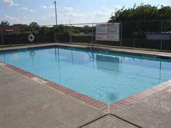 Stratford House Inn And Suites Temple Exterior photo